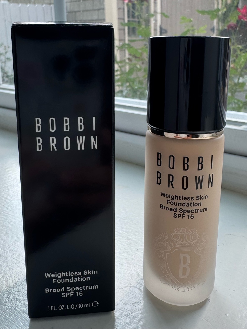 Bobbi Brown Weightless Skin Foundation SPF 15 - Neutral Porcelain